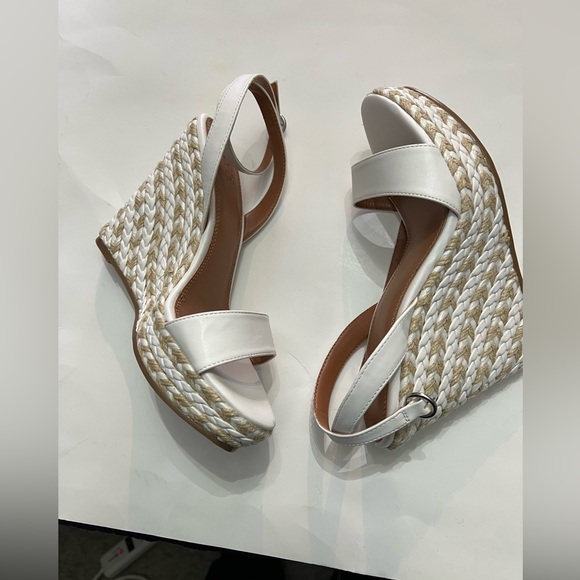 ASOS Wedges size 9 but fits like an 8. - Picture 2 of 13